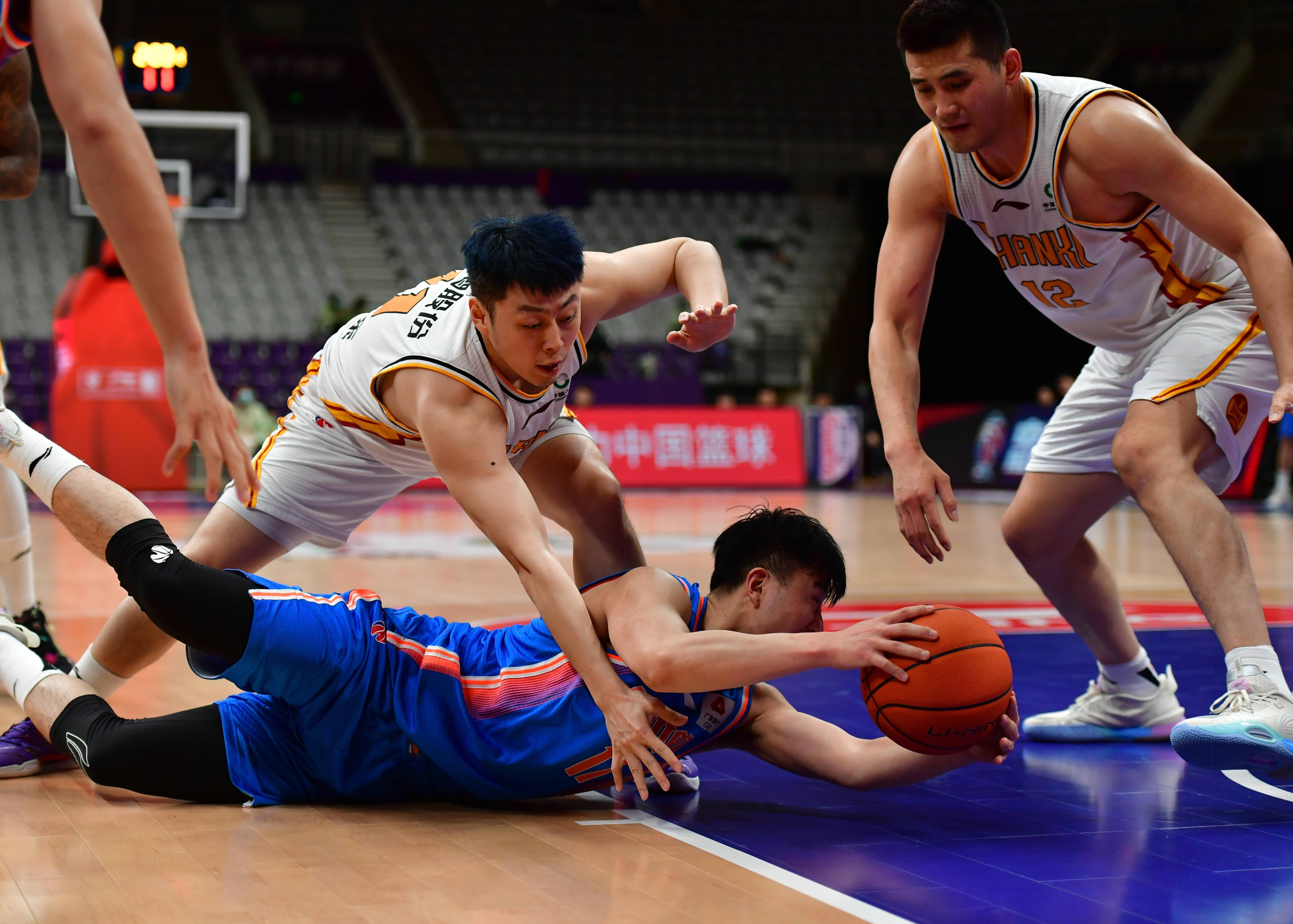 惊险！山西篮球队绝杀，豪取胜利的简单介绍