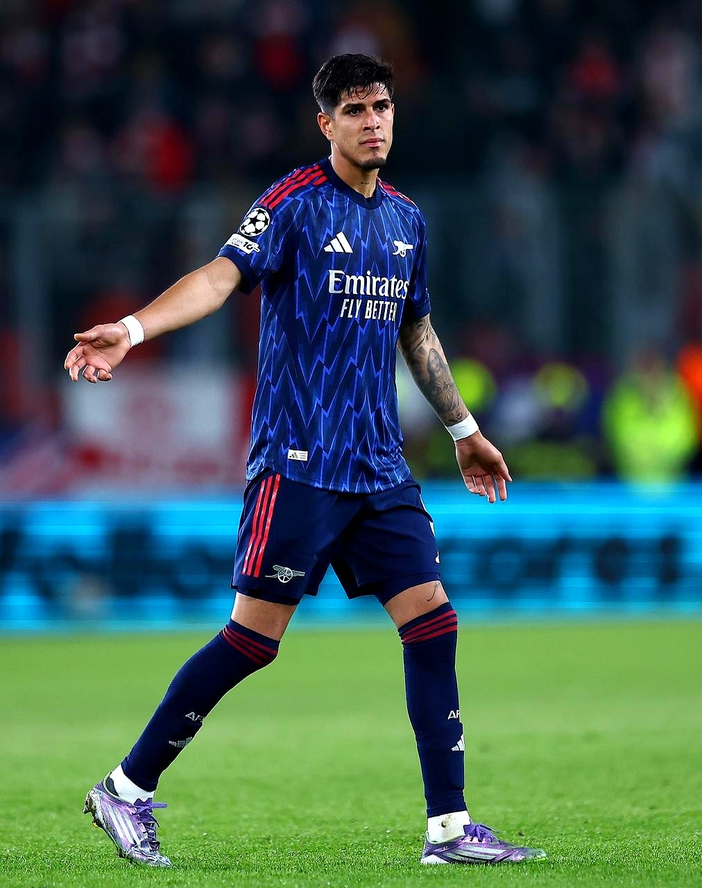 阿森纳后卫公开道歉,表示未来改进了 阿森纳后卫公开道歉,表示未来改进了