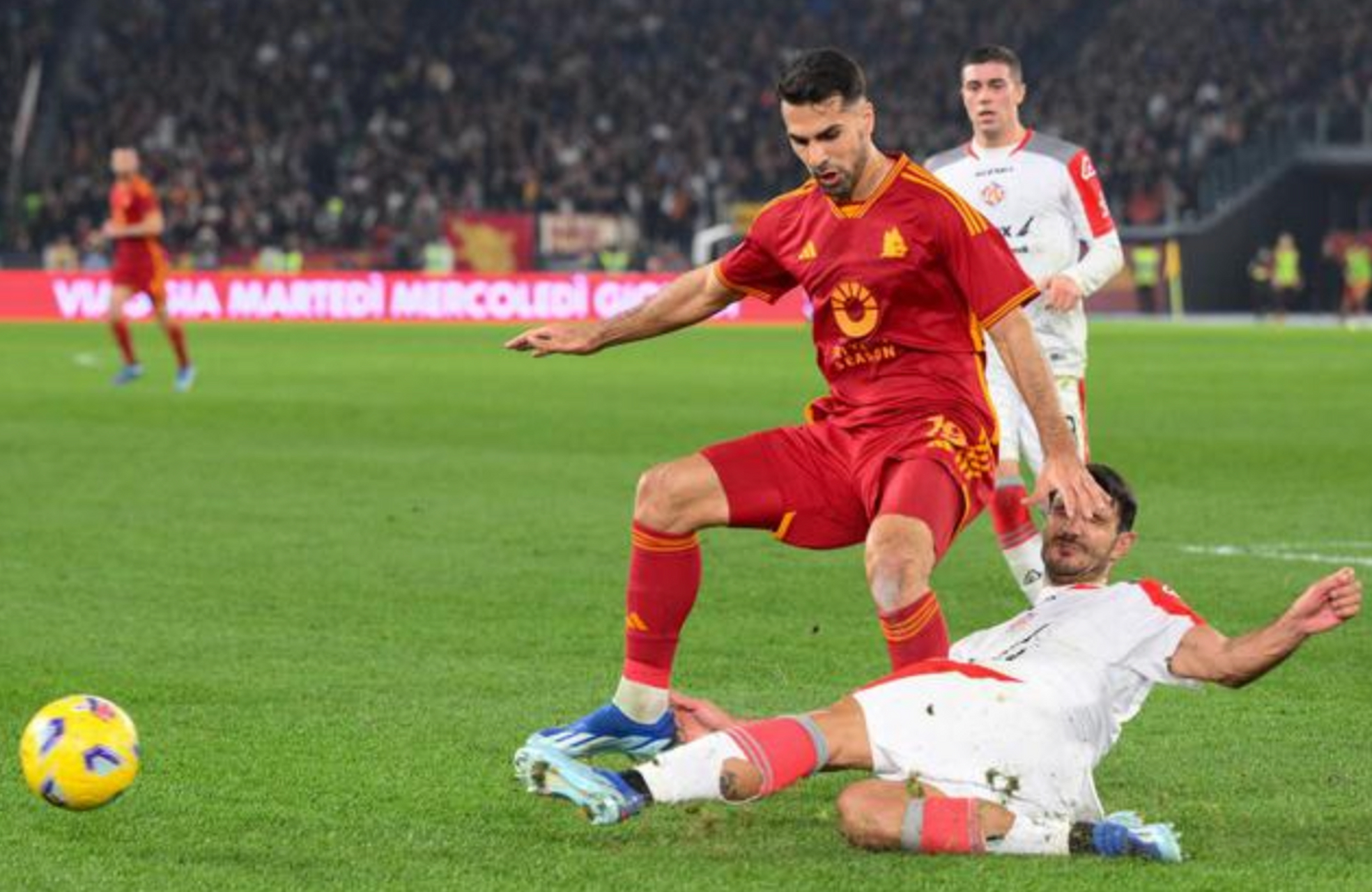 最动人心弦最惊爆眼球的足球过人技巧秀